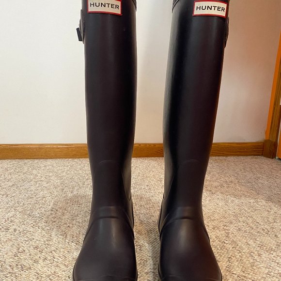 Hunter Tall Wellie Rain Boots (sold w/ boot socks) - Picture 2 of 5